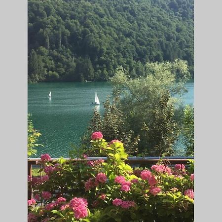 Casa A Schiera Fronte Lago Con Giardino Barcis Eksteriør billede