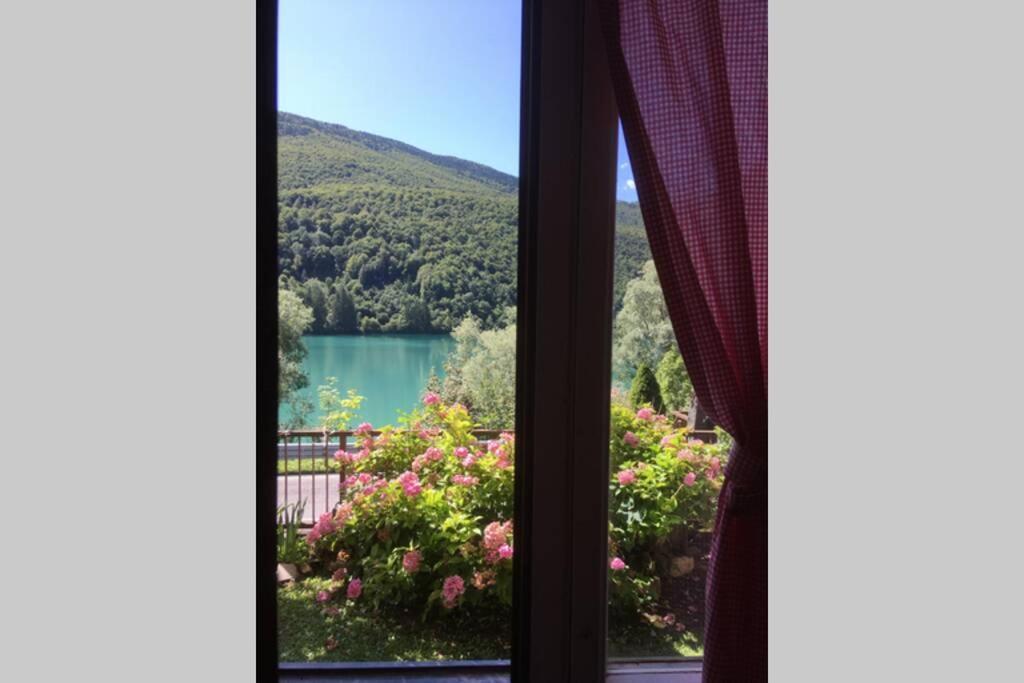 Casa A Schiera Fronte Lago Con Giardino Barcis Eksteriør billede