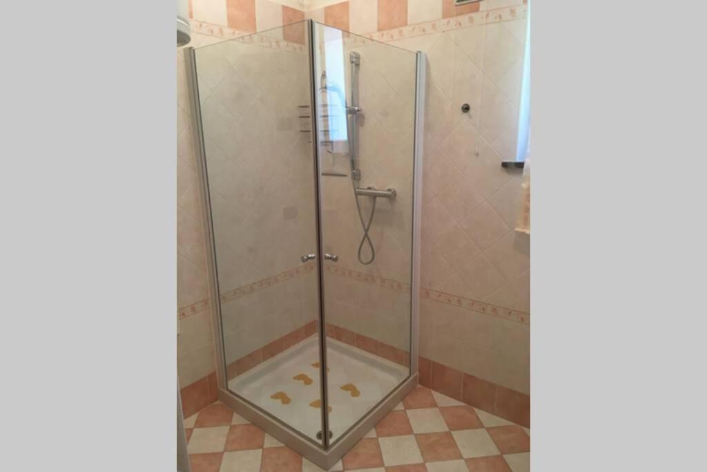 Casa A Schiera Fronte Lago Con Giardino Barcis Eksteriør billede