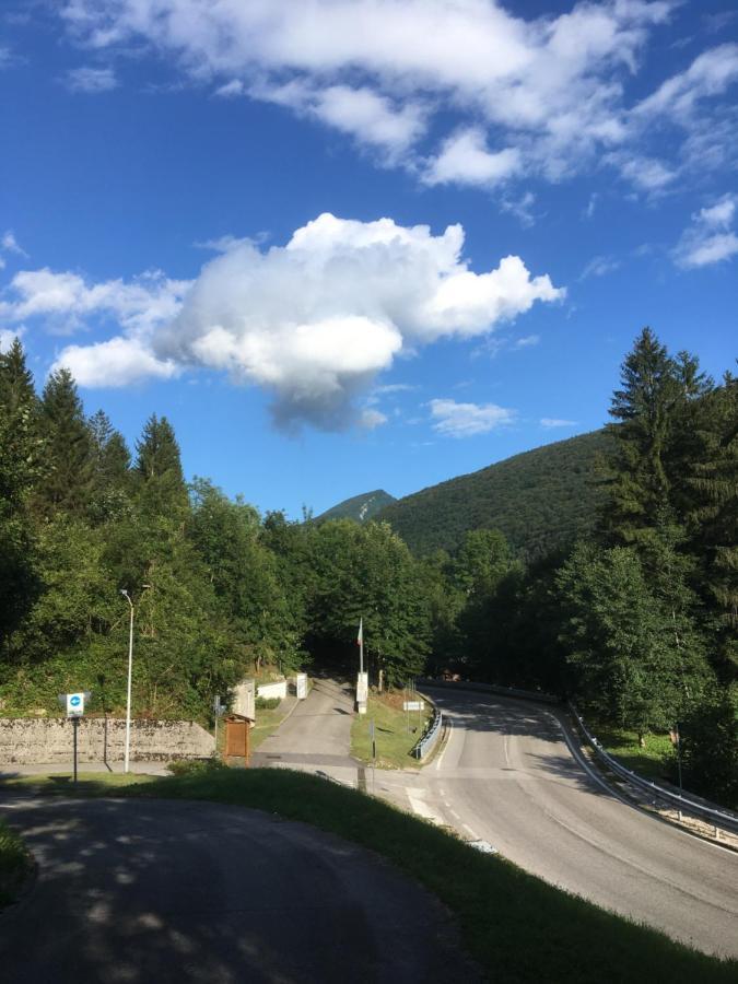 Casa A Schiera Fronte Lago Con Giardino Barcis Eksteriør billede